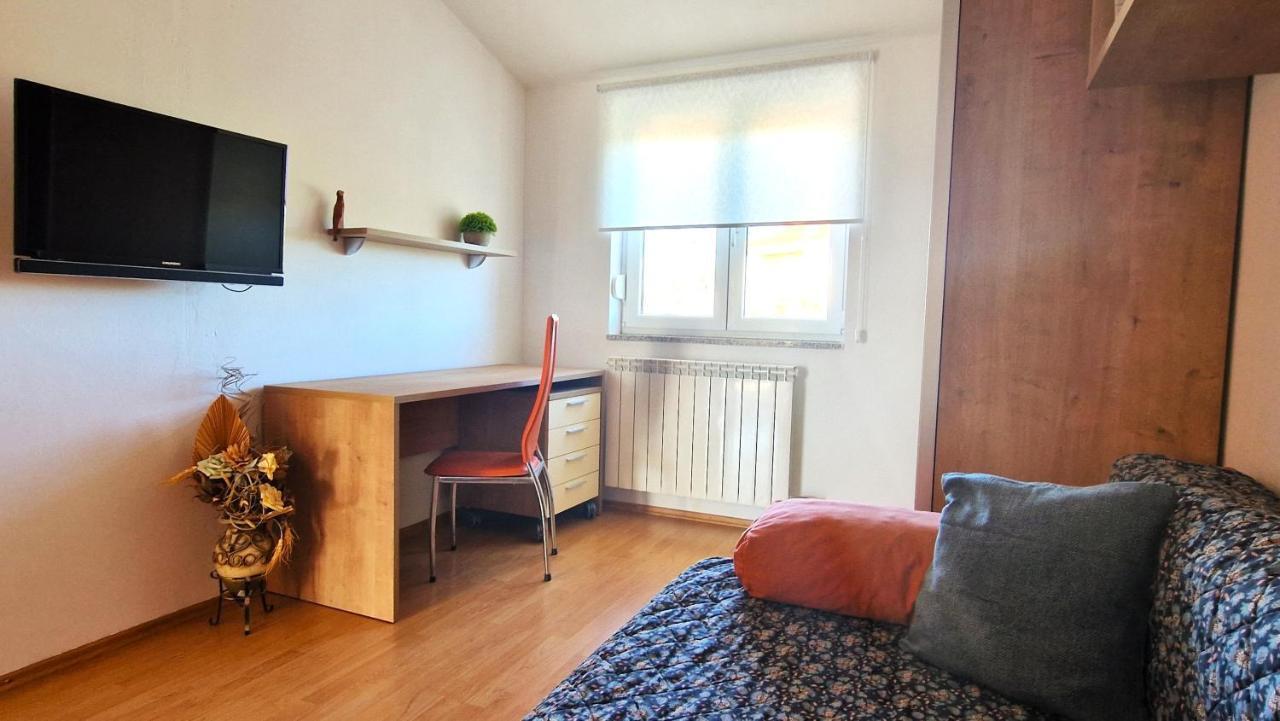 Apartments Ana & Ivan クルク エクステリア 写真