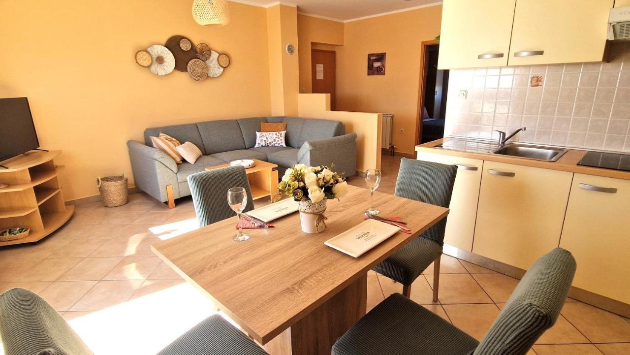 Apartments Ana & Ivan クルク エクステリア 写真