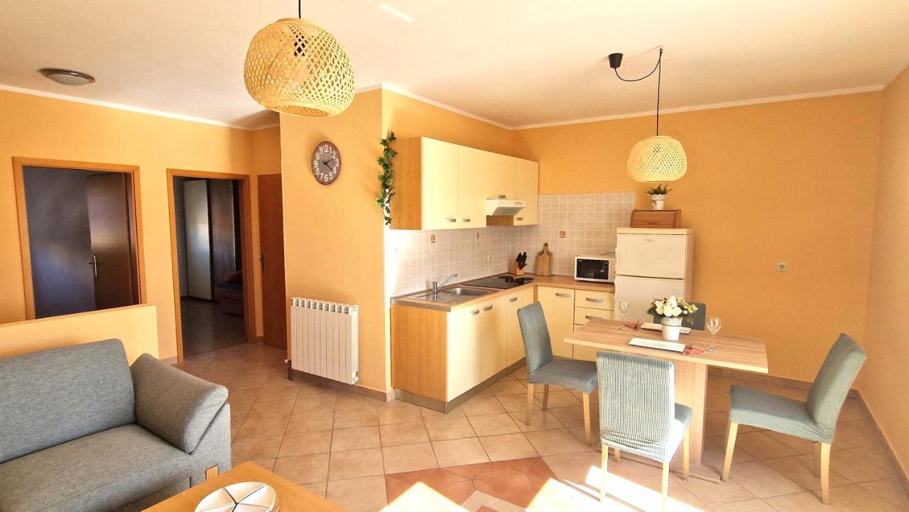 Apartments Ana & Ivan クルク エクステリア 写真