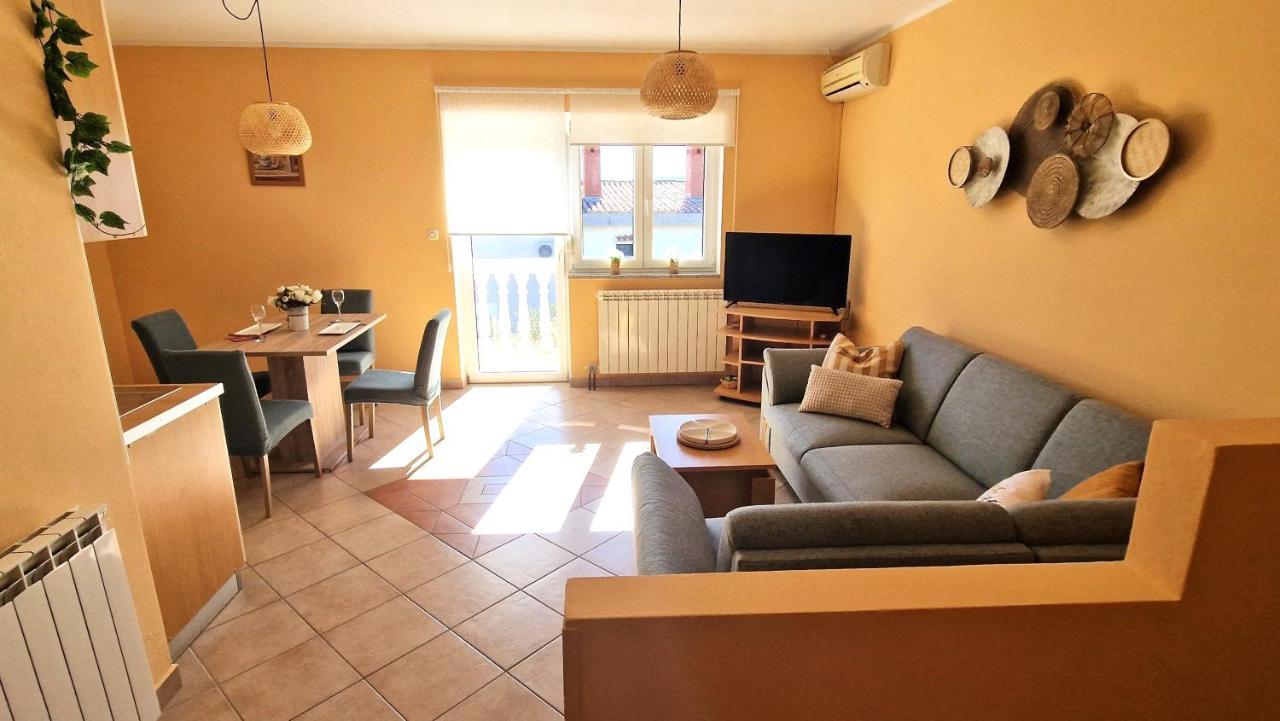 Apartments Ana & Ivan クルク エクステリア 写真
