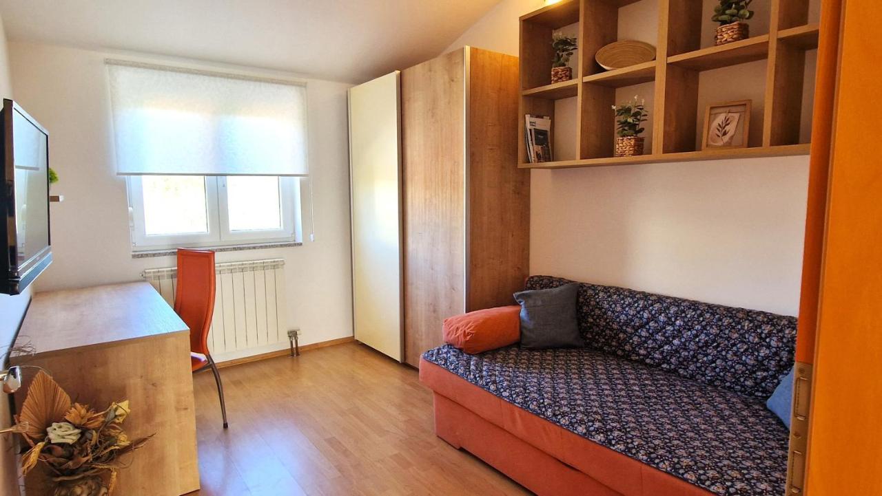 Apartments Ana & Ivan クルク エクステリア 写真