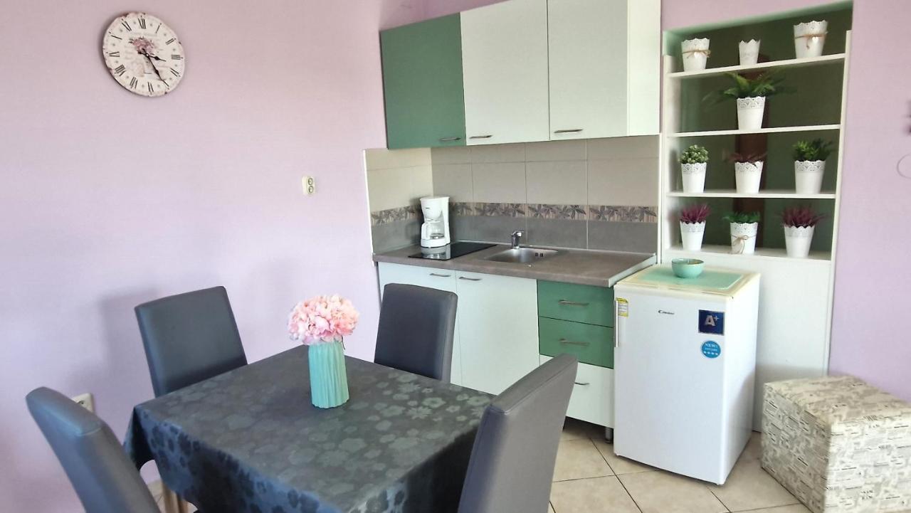 Apartments Ana & Ivan クルク エクステリア 写真