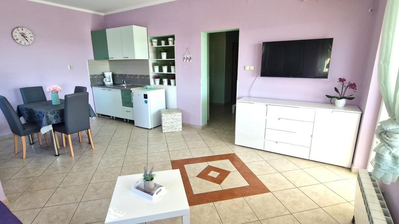 Apartments Ana & Ivan クルク エクステリア 写真