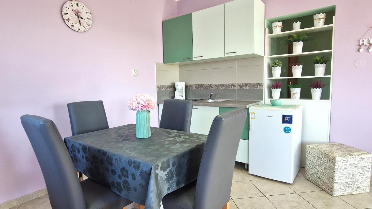 Apartments Ana & Ivan クルク エクステリア 写真